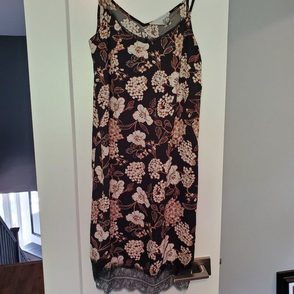 Dress - Picture 1 of 3